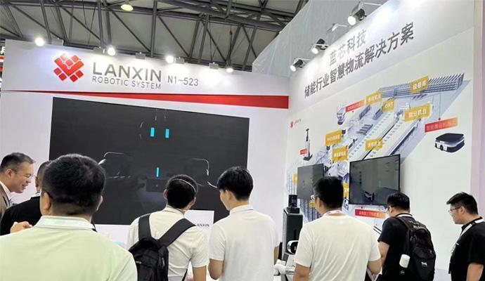 Robot người mẫu