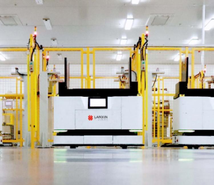 Robot tải/giải phóng máy tráng phủ