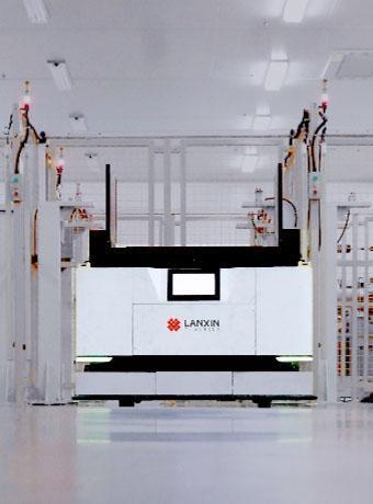 Robot tải/giải phóng máy tráng phủ