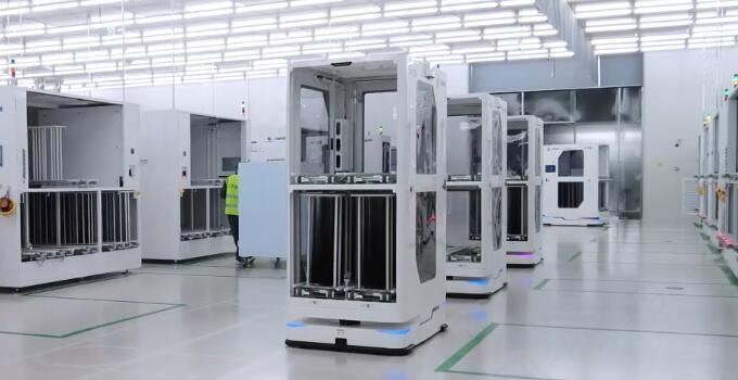 Robot cấp nguyên liệu và dỡ nguyên liệu trên xe giỏ hoa