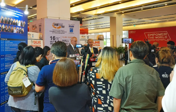 Máy robot di động thông minh